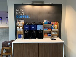 Holiday Inn Express & Suites Evansville North by IHG