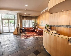 Comfort Hotel Vancouver Airport