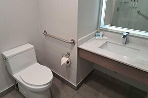 Comfort Hotel Vancouver Airport