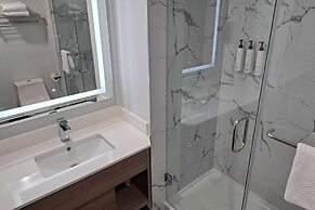 Comfort Hotel Vancouver Airport