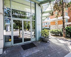 Comfort Hotel Vancouver Airport