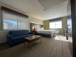 Holiday Inn Express & Suites Mountain View Silicon Valley, an IHG Hote