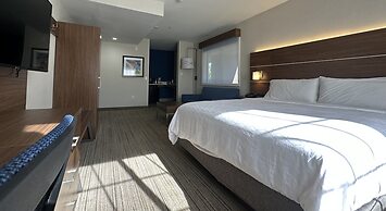 Holiday Inn Express & Suites Mountain View Silicon Valley, an IHG Hote