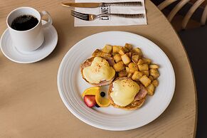 DoubleTree by Hilton Kingston