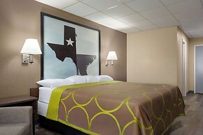 Super 8 by Wyndham Gainesville TX