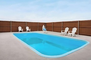 Super 8 by Wyndham Gainesville TX