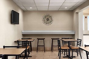 Super 8 by Wyndham Gainesville TX