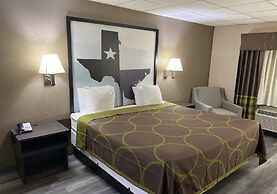 Super 8 by Wyndham Gainesville TX