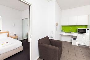 Majestic Oasis Apartments