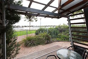 Majestic Oasis Apartments