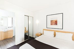 Majestic Oasis Apartments