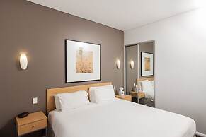 Majestic Oasis Apartments