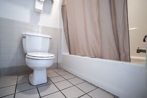 Island Inn by OYO Galveston Beach, TX