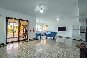 Island Inn by OYO Galveston Beach, TX