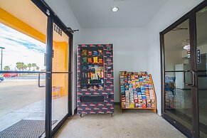 Island Inn by OYO Galveston Beach, TX