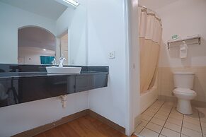 Island Inn by OYO Galveston Beach, TX