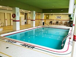 Oakes Hotel Overlooking the Falls