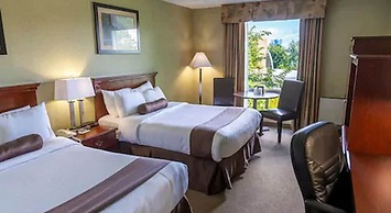 Oakes Hotel Overlooking the Falls