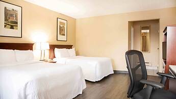 Oakes Hotel Overlooking the Falls