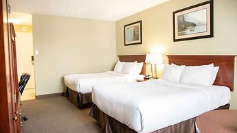 Oakes Hotel Overlooking the Falls