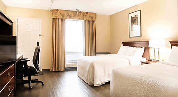 Oakes Hotel Overlooking the Falls