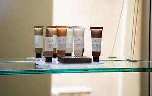 Oakes Hotel Overlooking the Falls