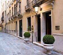 Torre dell'Orologio Suites