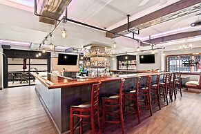 Genetti Hotel, SureStay Collection by Best Western