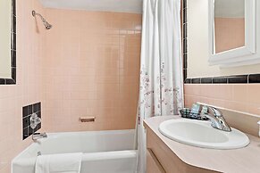 Genetti Hotel, SureStay Collection by Best Western