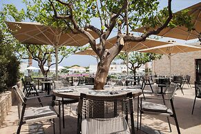 Neptune Luxury Resort