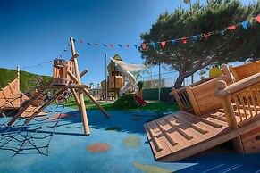 Neptune Luxury Resort