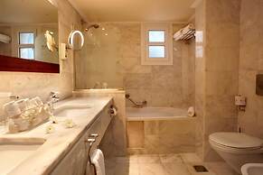 Neptune Luxury Resort