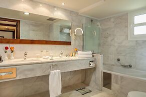 Neptune Luxury Resort