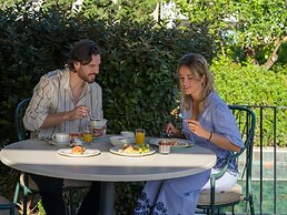 Neptune Luxury Resort