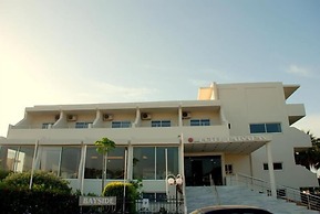 Bayside Hotel Katsaras