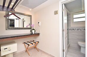 The Sea Lord Hotel & Suites (Adults Only)