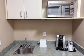 Super 8 by Wyndham Edmonton South