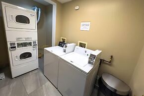 Super 8 by Wyndham Edmonton South
