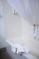 Country Inn & Suites by Radisson, Big Rapids, MI