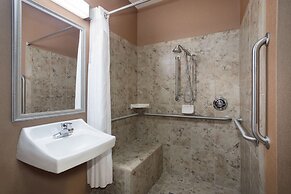 Holiday Inn Express & Suites Yankton by IHG
