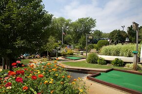 Holiday Hill Inn & Suites