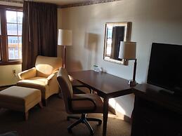 Holiday Hill Inn & Suites