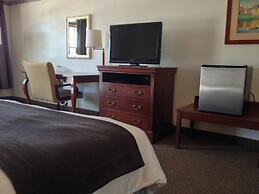 Holiday Hill Inn & Suites