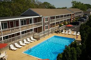 Holiday Hill Inn & Suites