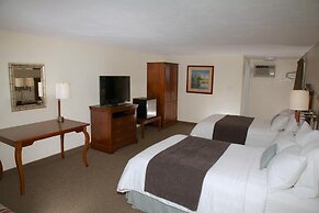 Holiday Hill Inn & Suites