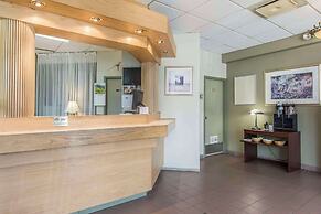 Quality Hotel & Suites