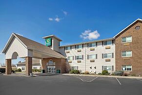 Quality Inn & Suites Fort Madison near Hwy 61