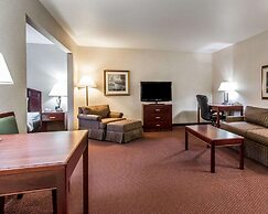 Quality Inn & Suites Fort Madison near Hwy 61