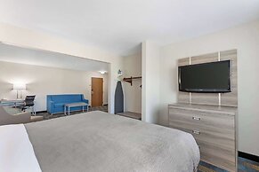 Quality Inn & Suites Fort Madison near Hwy 61