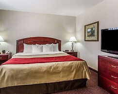 Quality Inn & Suites Fort Madison near Hwy 61